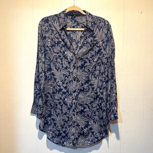 Express size l Navy and white button down
